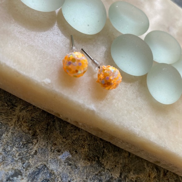 ๐Sale ๐2 for $10 NWOT spring fashion orange sparkle ball small post earrings - Picture 3 of 5
